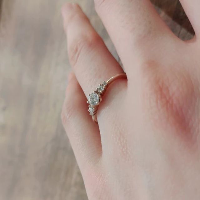 【SIENAROSE(シエナロゼ)の口コミ】 メレダイヤ付きのエンゲージリングを探しており、幾つか試した中でこちら…