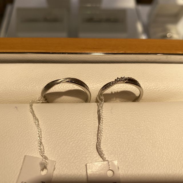 【STAR JEWELRY(スタージュエリー)の口コミ】 流れ星のようなデザインがとてもかわいいリングです。ダイヤがたくさん並…