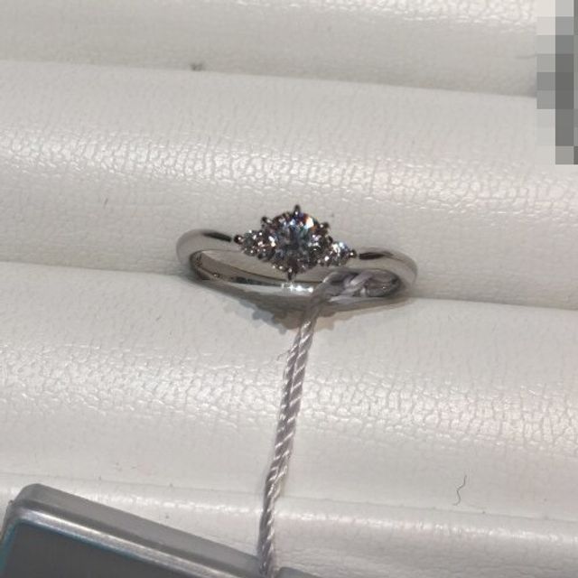 【I's stone(アイズストーン)の口コミ】 定番のスタンダードなデザインで上品で扱いやすい部分が気に入りました。…