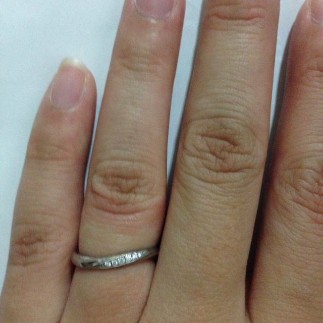 【Disney Cinderella(ディズニー シンデレラ)の口コミ】 実際にはめてみて一番しっくりきたのがこの指輪でした。また、指輪の裏側…