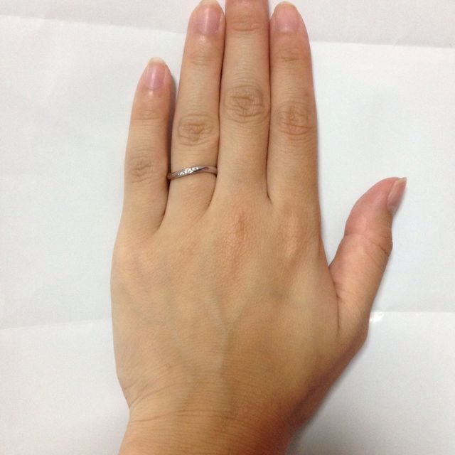 【Disney Cinderella(ディズニー シンデレラ)の口コミ】 実際にはめてみて一番しっくりきたのがこの指輪でした。また、指輪の裏側…