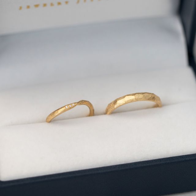 【Cayof(カヨフ)の口コミ】 キラキラした感じが苦手で、マット加工された指輪にしたいなぁと検索して…