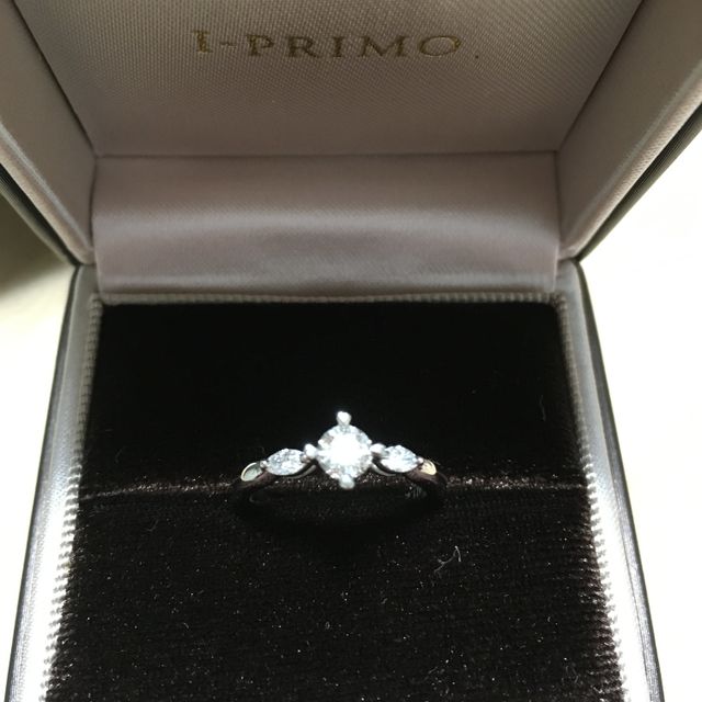 【アイプリモ(I-PRIMO)の口コミ】 アンティークのようなデザインと、マーキスカットダイヤを使用している点…