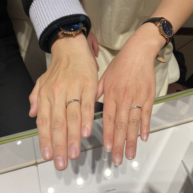 【銀座ダイヤモンドシライシの口コミ】 今まで7店舗程見てきましたが、2人の指に1番しっくりきて、とっても気に入…