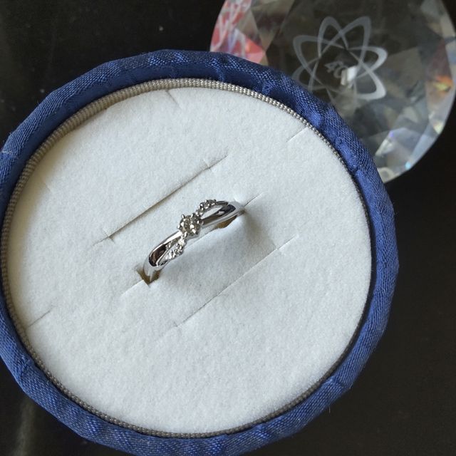 【4℃ BRIDAL(ヨンドシーブライダル)の口コミ】 婚約指輪ということで、特別なシーンに合うような珍しいデザインのものに…