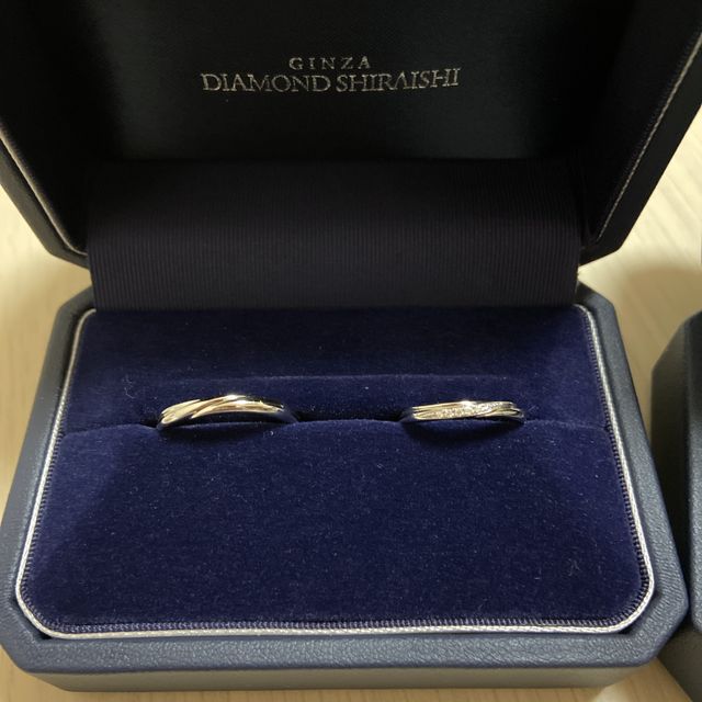 【銀座ダイヤモンドシライシの口コミ】 　セットリングでも単体でも着けられて、着けた感じもフィット感が良く良…