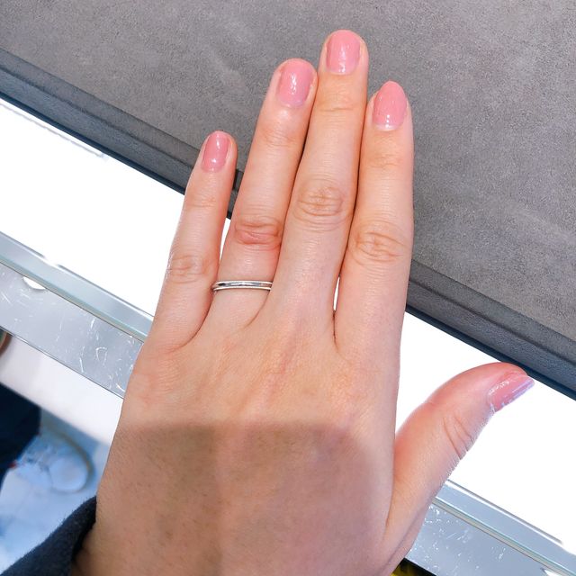 【ティファニー(Tiffany & Co.)の口コミ】 仕事柄石付きの結婚指輪がつけられないのでなるべくシンプルなものでさが…