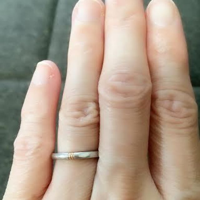 【ギンザタナカブライダル(GINZA TANAKA BRIDAL)の口コミ】 やはりデザインです。
ワンポイントとしてリングにダイヤが埋め込まれてい…