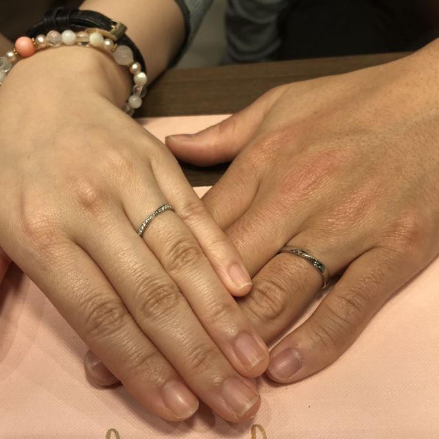 【BRIDGE(ブリッジ)の口コミ】 キラキラした結婚指輪をイメージしており、イメージしていたデザインだっ…