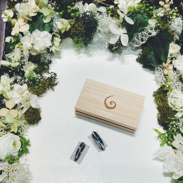 【SORA(ソラ)の口コミ】 ネットの広告で出てきてデザインの美しさに惹かれました。どの指輪も色遣…