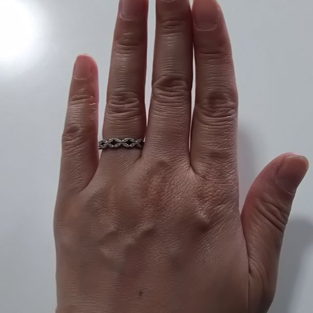 【4℃ BRIDAL(ヨンドシーブライダル)の口コミ】 普段使いがしやすいよう、立づめでないダイヤの婚約指輪をいろんなお店に…