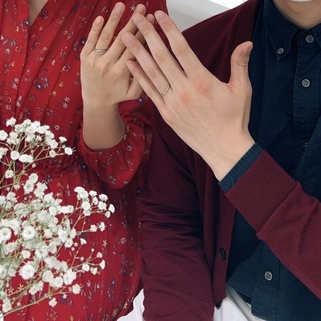 【4℃ BRIDAL(ヨンドシーブライダル)の口コミ】 とにかくシンプルで値段がお手頃なことが条件でした。私はシンプルで少し…