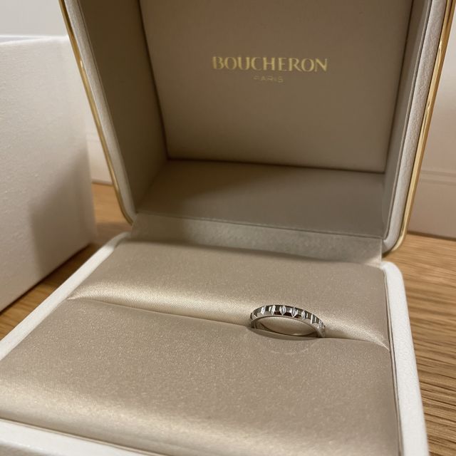 【ブシュロン(BOUCHERON)の口コミ】 とにかく素晴らしいカッティングで、光の屈折で、
ダイアなしなのに、キラ…