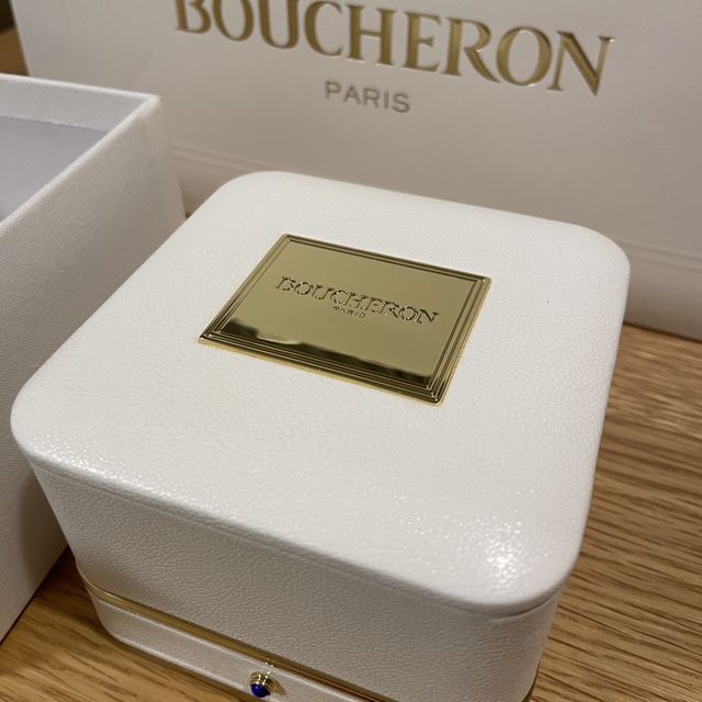 【ブシュロン(BOUCHERON)の口コミ】 とにかく素晴らしいカッティングで、光の屈折で、
ダイアなしなのに、キラ…