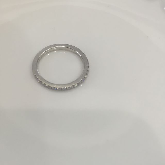 【デビアス(DE BEERS)の口コミ】 もともとデザインはシンプルなハーフエタニティにしようと思っていました…