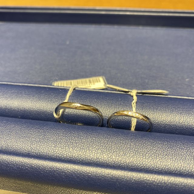 【銀座ダイヤモンドシライシの口コミ】 自分の指のラインにあっており、指輪のシンプルかつ美しいデザインと付け…