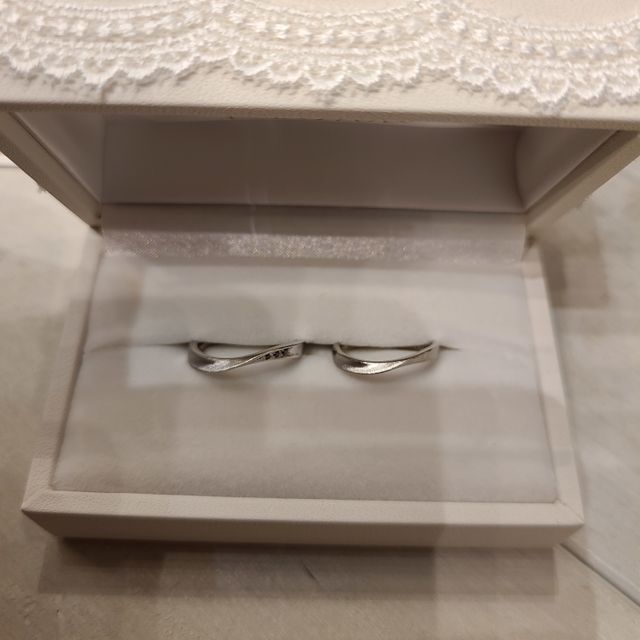 【Hamri(ハムリ)の口コミ】 オーダーメイドできたから、自分の思い描いた指輪を作ることができます。
…