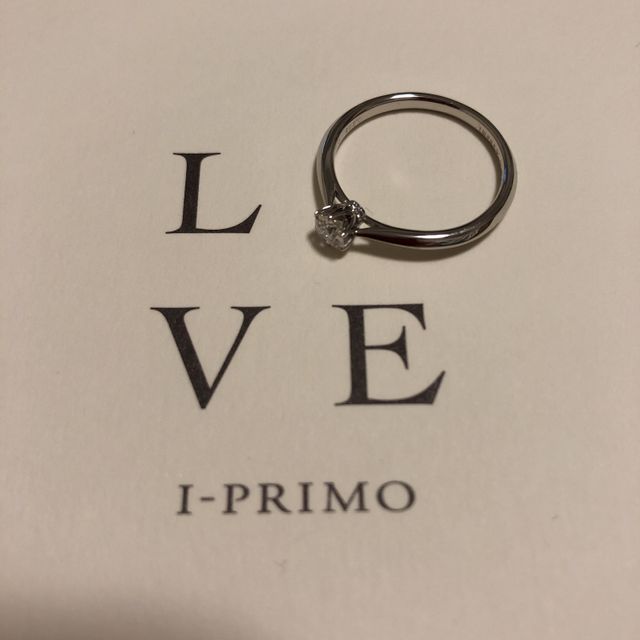 【アイプリモ(I-PRIMO)の口コミ】 シンプルなデザインの指輪が欲しいと思っていたのですが、横から見たとき…