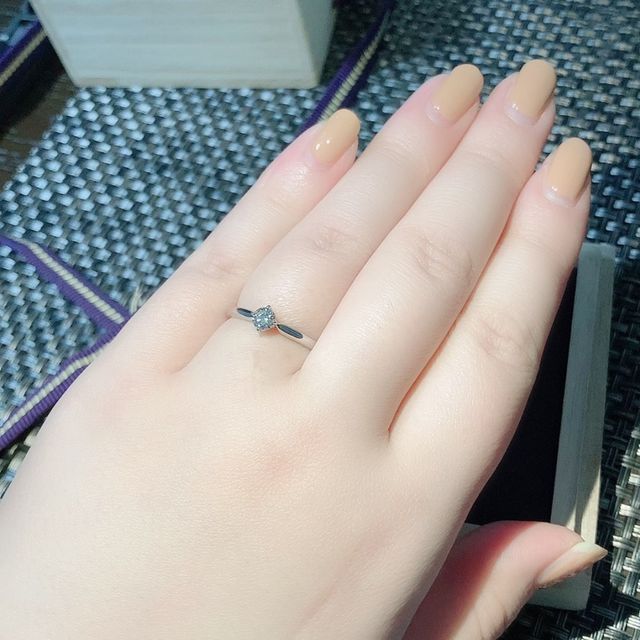 【俄(にわか)の口コミ】 この指輪を選んで決め手としては2つあります。

まず、ひとつ目は「デザイ…