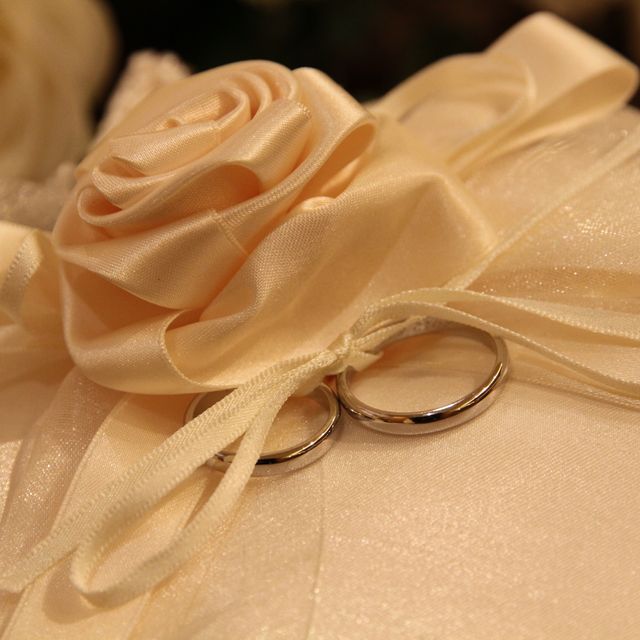 【ティファニー(Tiffany & Co.)の口コミ】 旦那さんと一緒に新宿の伊勢丹で購入しました。
仕事上、ダイヤは付いてる…