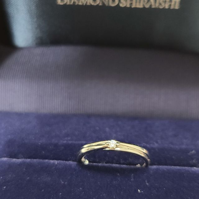 【銀座ダイヤモンドシライシの口コミ】 プラチナの輝きがとてもキレイだったためです。シンプルで、だけど可愛ら…