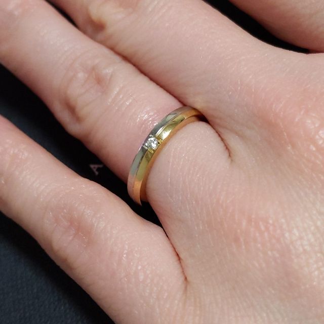【ラザール ダイヤモンド(LAZARE DIAMOND)の口コミ】 はじめはハーフエタニティと考えていましたが、担当の方が着けていた指輪…
