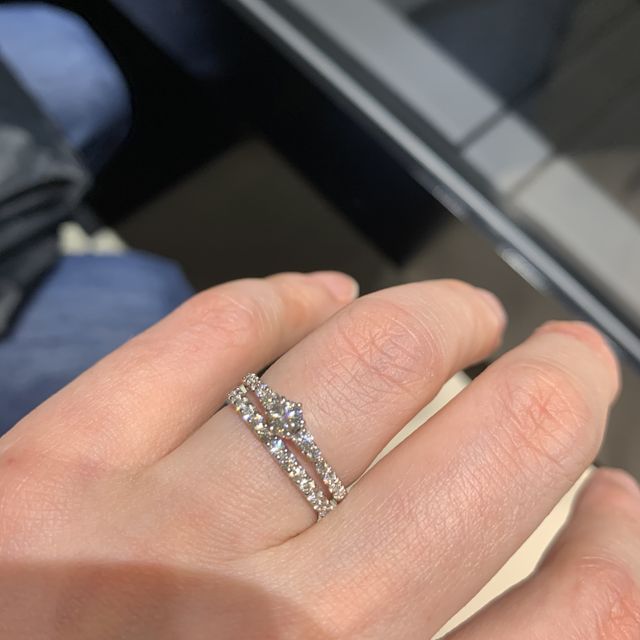 【銀座ダイヤモンドシライシの口コミ】 某ブランドで理想のデザインのものがあって、
そちらと迷っていたのですが…