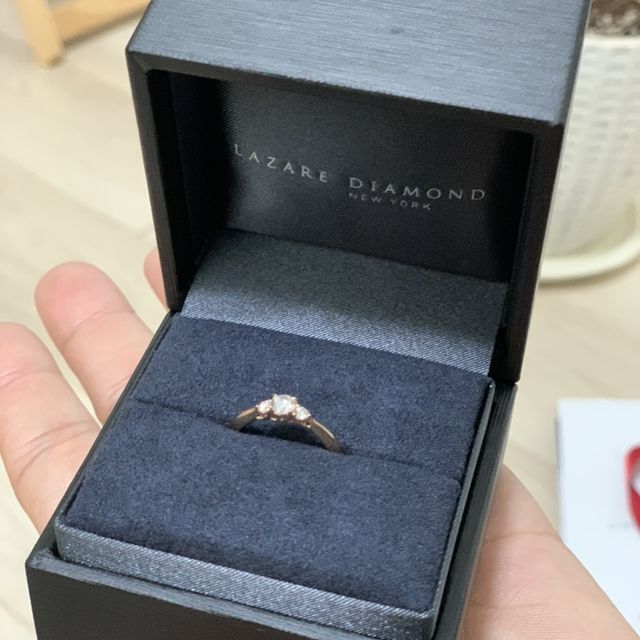 【ラザール ダイヤモンド(LAZARE DIAMOND)の口コミ】 指輪の決め手は普段使いできる且つダイヤモンドが際立つような指輪が良い…
