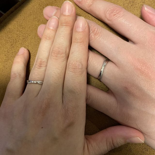 【STAR JEWELRY(スタージュエリー)の口コミ】 デザインコンセプトが購入した婚約指輪と同じなので、重ね付けするのであ…