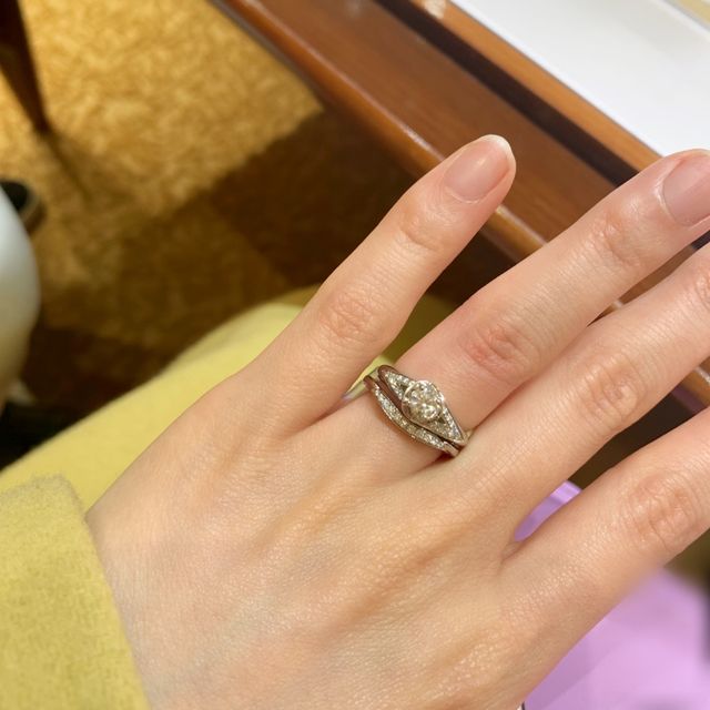 【ブルガリ(BVLGARI)の口コミ】 デザインが好きで見に行ったのですが、付け心地が良く、結婚指輪との重ね…