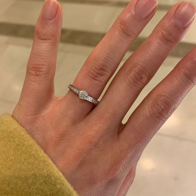 【ショーメ(CHAUMET)の口コミ】 王道の立て爪のデザインですが、このリングはよくある立て爪リングとは違…