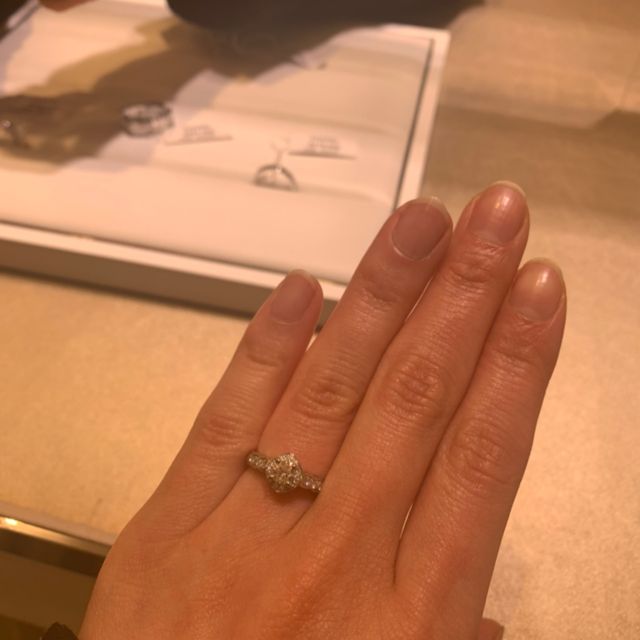 【シャネル(CHANEL)の口コミ】 シャネル好きには堪らないデザインだと思います。
とっても可愛かったです…