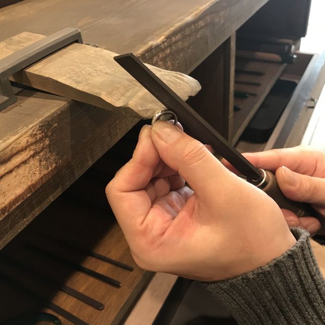 【鎌倉彫金工房の口コミ】 以前にペアリングを鎌倉彫金工房で制作したので、婚約指輪と結婚指輪もこ…