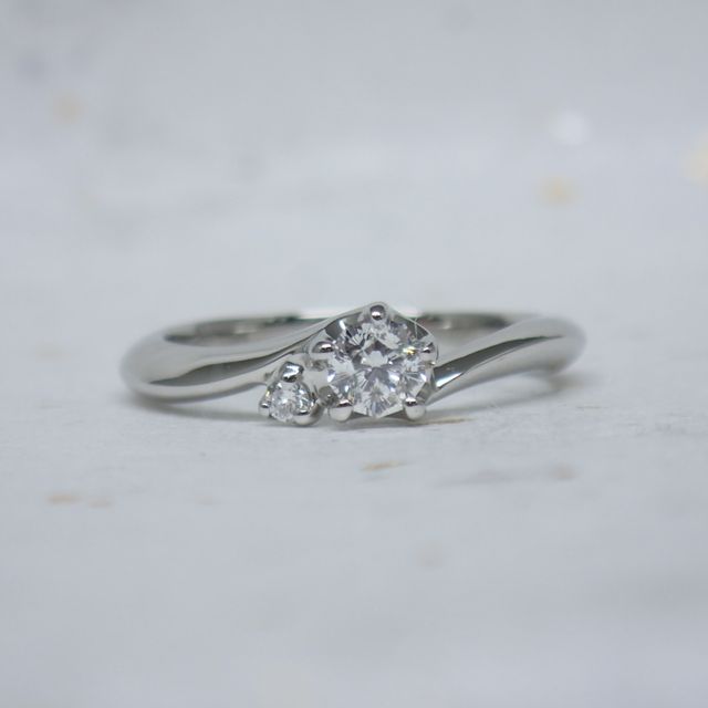 【杢目金屋(もくめがねや)の口コミ】 周りの友人たちと違うブランドを探していた時に、杢目金屋というブランド…