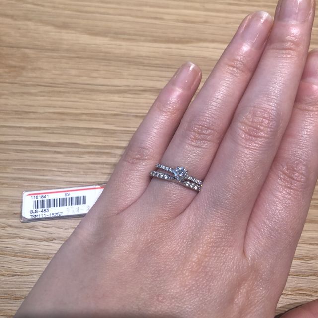 【BIJOUPIKO(ビジュピコ)の口コミ】 【デザインについて】真ん中がくびれていて重ね付けが綺麗にみえます。
【…