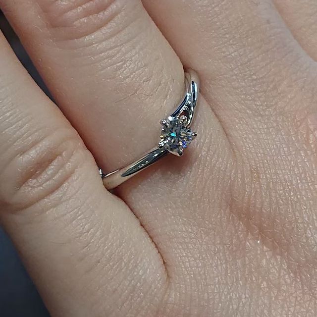 【俄(にわか)の口コミ】 一目惚れで試着してみました。
桜の木を連想させる幹や枝のようなリング、…