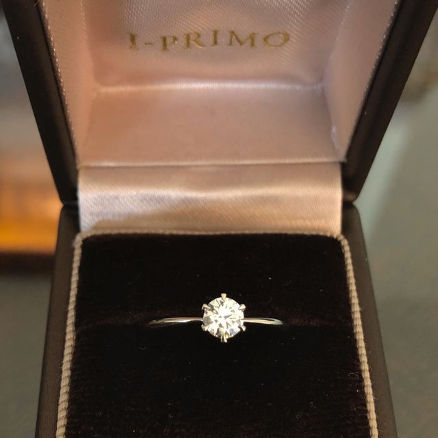 【アイプリモ(I-PRIMO)の口コミ】 ネットで様々な指輪を見ていた際、ダイヤモンドがどちらかというとそれほ…