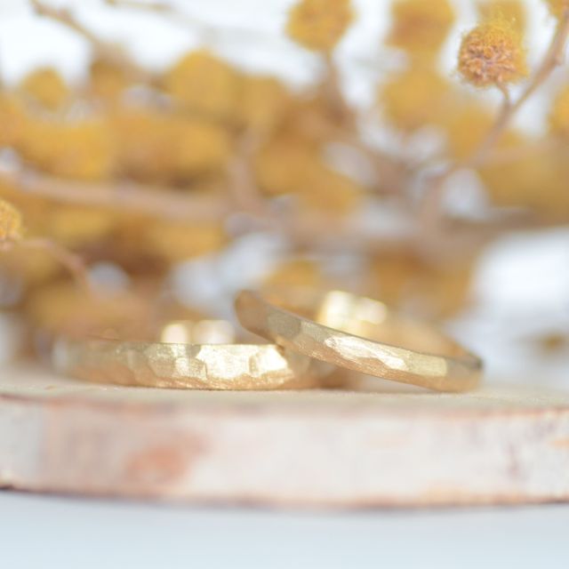 【CRAFY(クラフィ)の口コミ】 デザインはカジュアルにつけたかったので槌目と決めていました。材質もマ…