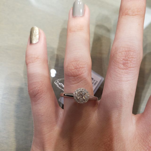 【アイプリモ(I-PRIMO)の口コミ】 ミレダイアモンドが付いていて大ぶりでとても可愛いです。とてもキラキラ…