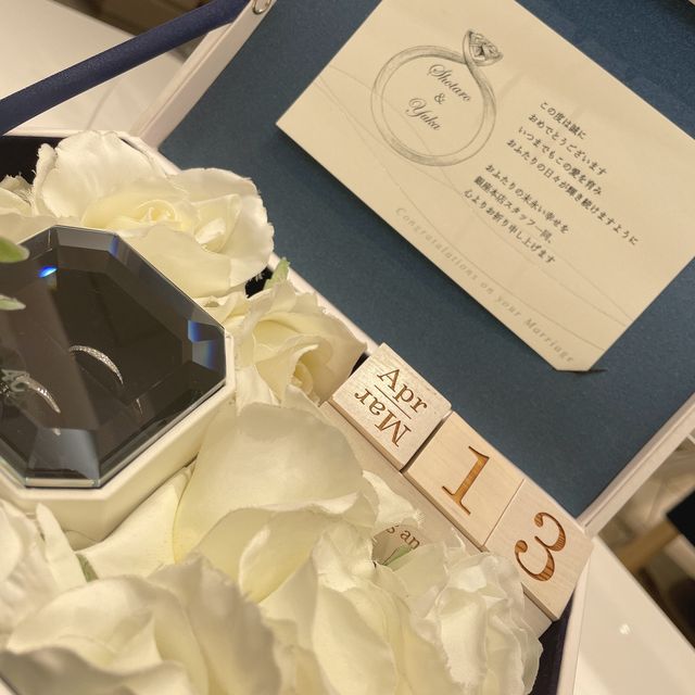 【4℃ BRIDAL(ヨンドシーブライダル)の口コミ】 2人が気に入ったデザインが良かったので、いろんな形を見せてもらいました…