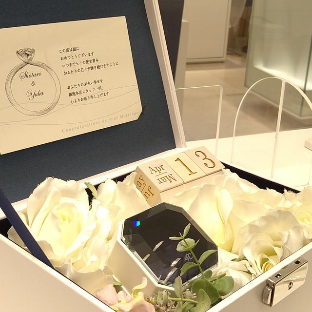 【4℃ BRIDAL(ヨンドシーブライダル)の口コミ】 ストレートかウェーブで悩んでいましたが、石の入り方やオプションのケー…