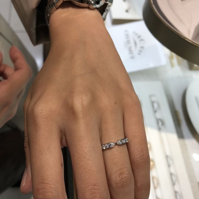 【ショーメ(CHAUMET)の口コミ】 ダイヤがキラキラしていて、あまり人ともかぶらないデザインなところに惹…