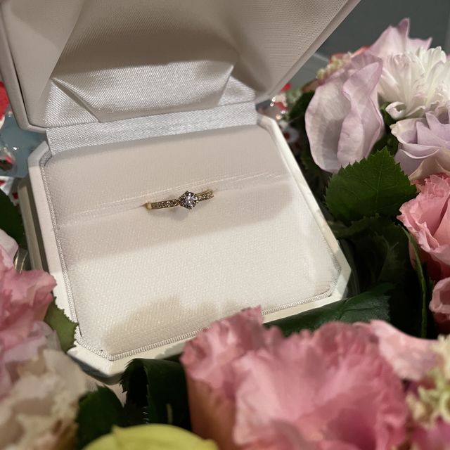 【カオキ　ダイヤモンド専門卸直営店の口コミ】 デザインが可愛すぎました！！プラチナが婚約指輪ではメジャーですがファ…