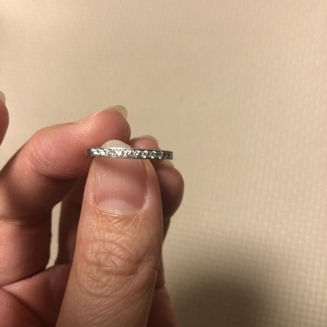 【4℃ BRIDAL(ヨンドシーブライダル)の口コミ】 ずっと付けていても邪魔にならないシンプルなデザイン。やはり女性は今後…