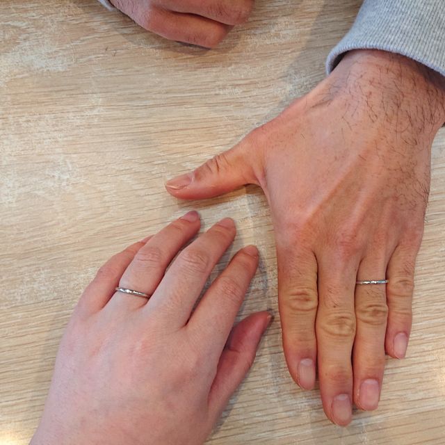 【4℃ BRIDAL(ヨンドシーブライダル)の口コミ】 『年を重ねても、無理なく馴染むデザイン』を条件に探していました。幾つ…