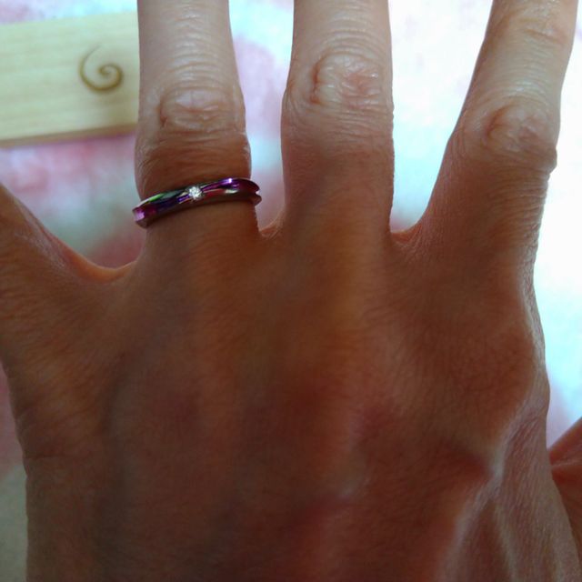 【SORA(ソラ)の口コミ】 一味違う指輪が良かったので決めました。レインボーカラーは角度によって…