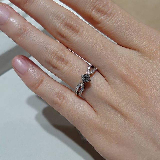 【ブシュロン(BOUCHERON)の口コミ】 前々からブシュロンの指輪に憧れがあり、今回ポンドゥパリという指輪を試…