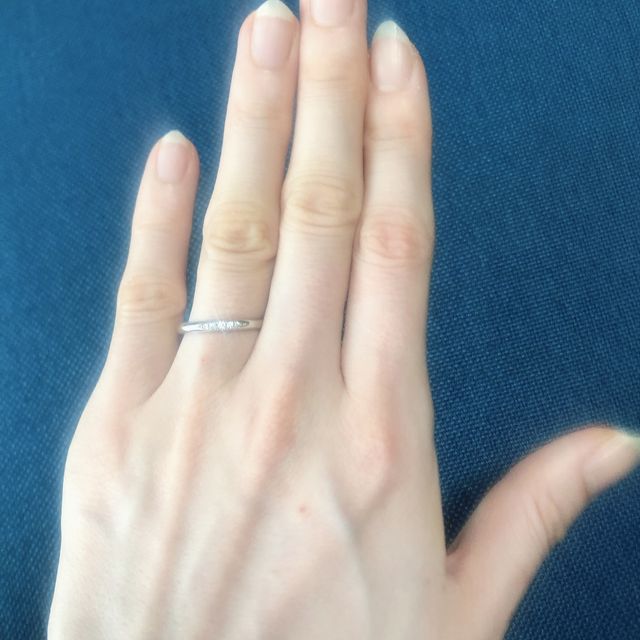 【銀座ダイヤモンドシライシの口コミ】 指輪のデザインはシンプルなものを希望していました。シンプルだけどキラ…