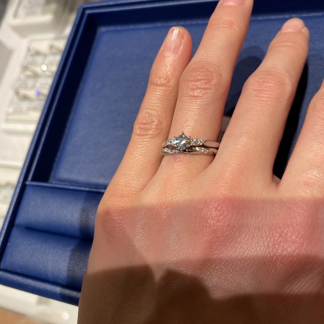 【銀座ダイヤモンドシライシの口コミ】 本当は違う指輪屋さんで購入しようと思っていましたが、その指輪屋さんで…