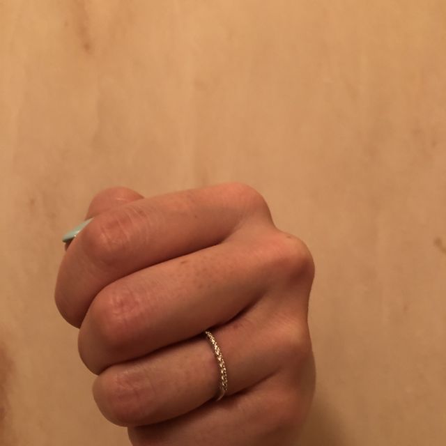 【4℃ BRIDAL(ヨンドシーブライダル)の口コミ】 主人が選んでくれたのですが主人曰く
シンプル且つ上品なデザインを選んだ…